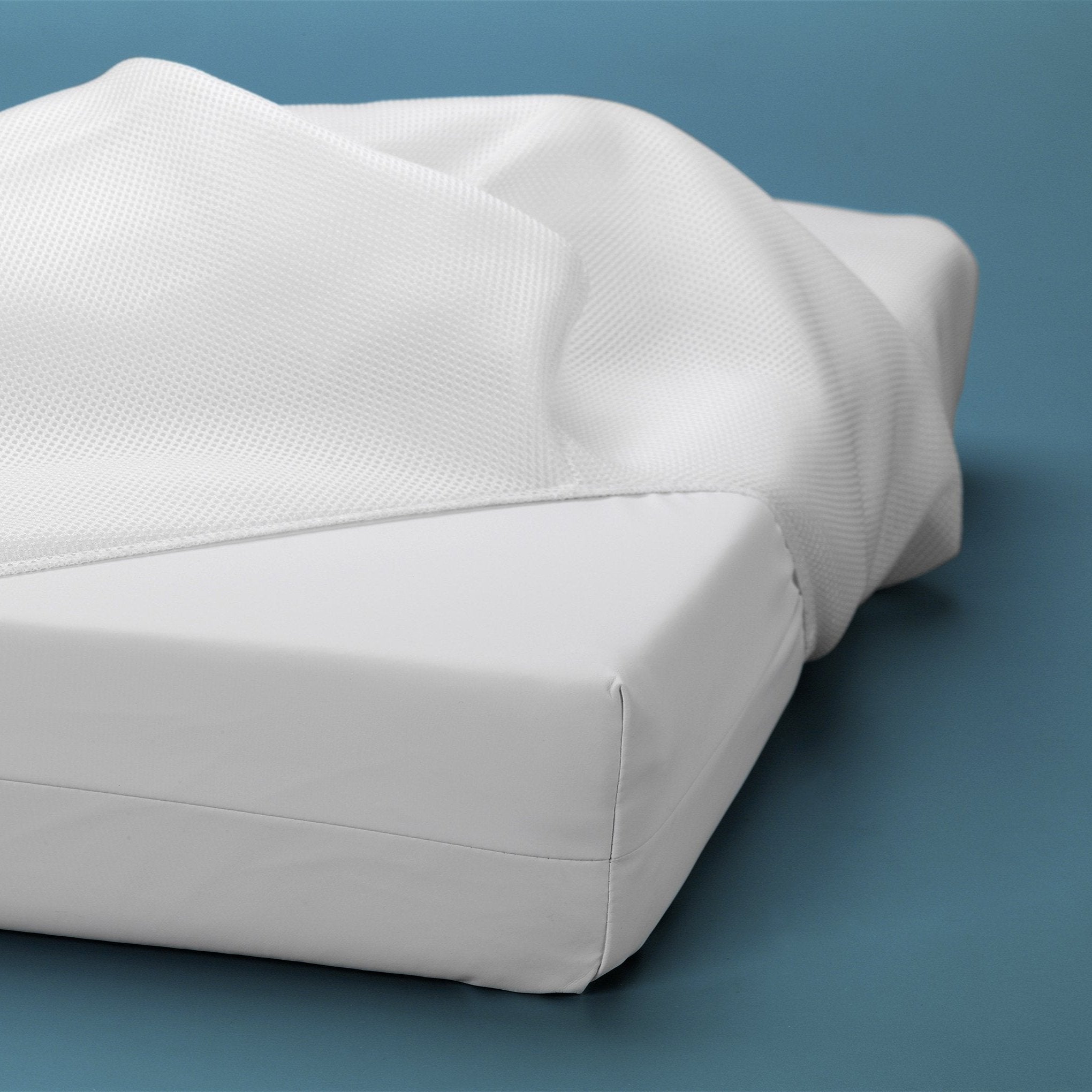 Moonlight Slumber | Little Dreamer Breathe-Thru Crib Mattress Cover
