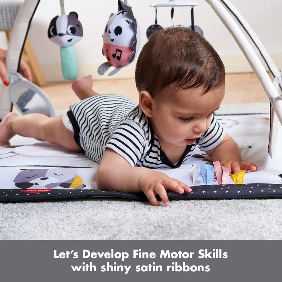 Tiny Love | Magical Tales Black & White Gymini